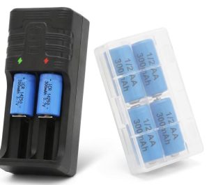 CARGADOR DE BATERÍA 14250 CON 1/2 BATERÍA RECARGABLE AA DE 300 MAH