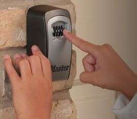 CAJA PARA LLAVES CON COMBINACION DE 4 DIGITIOS, MASTER LOCK 5420D